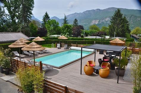 Le Santo - Bar / Restaurant - Piscine Chauffée à Talloires-Montmin