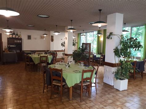 Logis Hôtels Le Céans à Sainte-Colombe