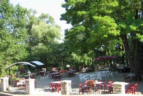La guinguette du Vieux Moulin à Berrias-et-Casteljau